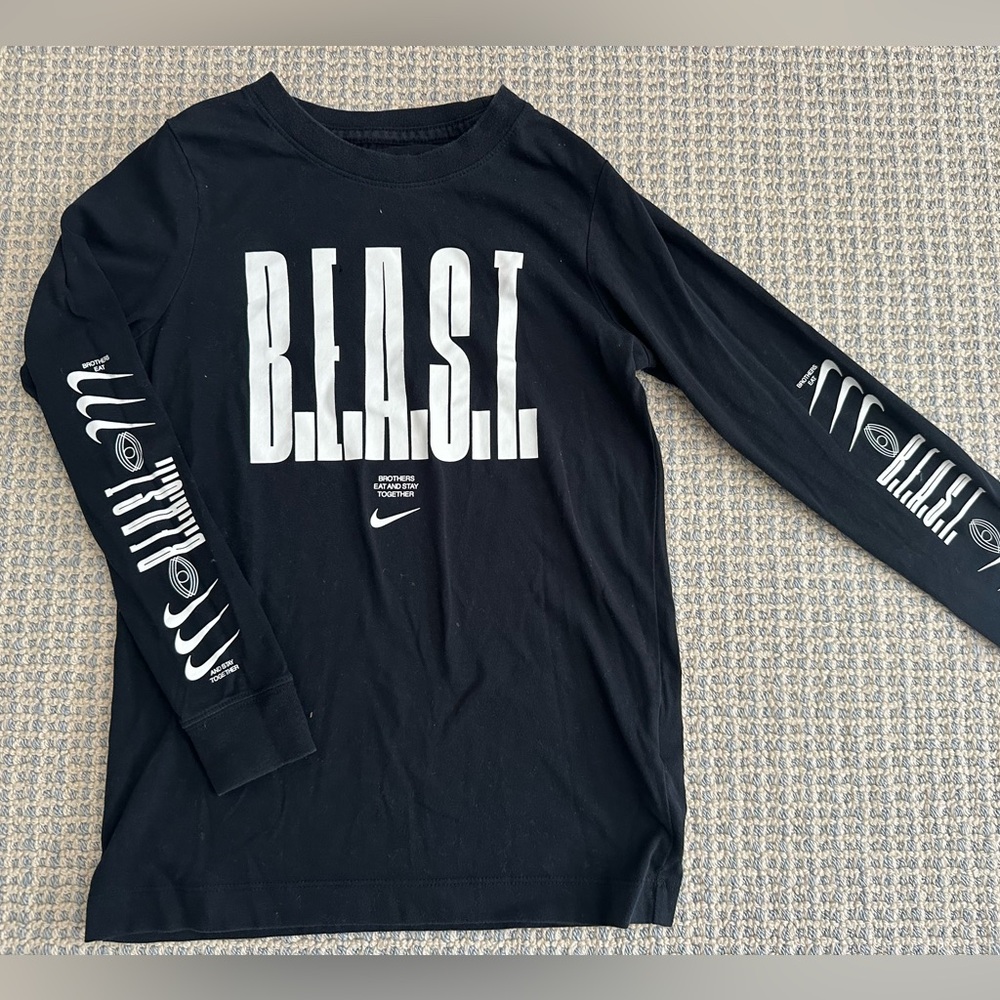 Nike Youth Small long sleeve tee, T-shirt size Small, 7-8
